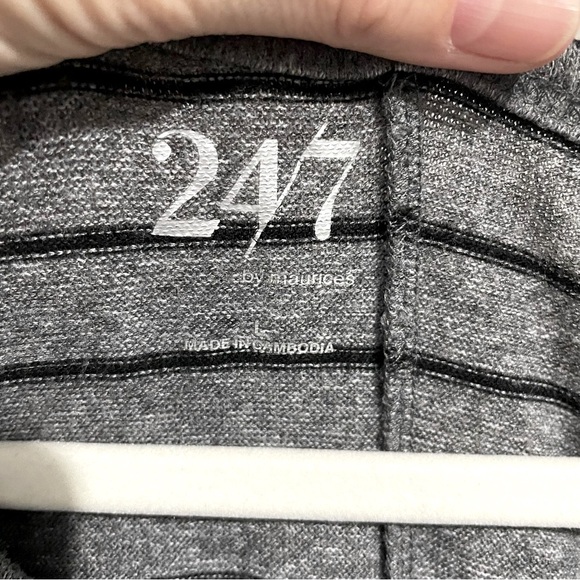 Maurices 24/7 Dolman Gray Stripped Top Large - Picture 5 of 5